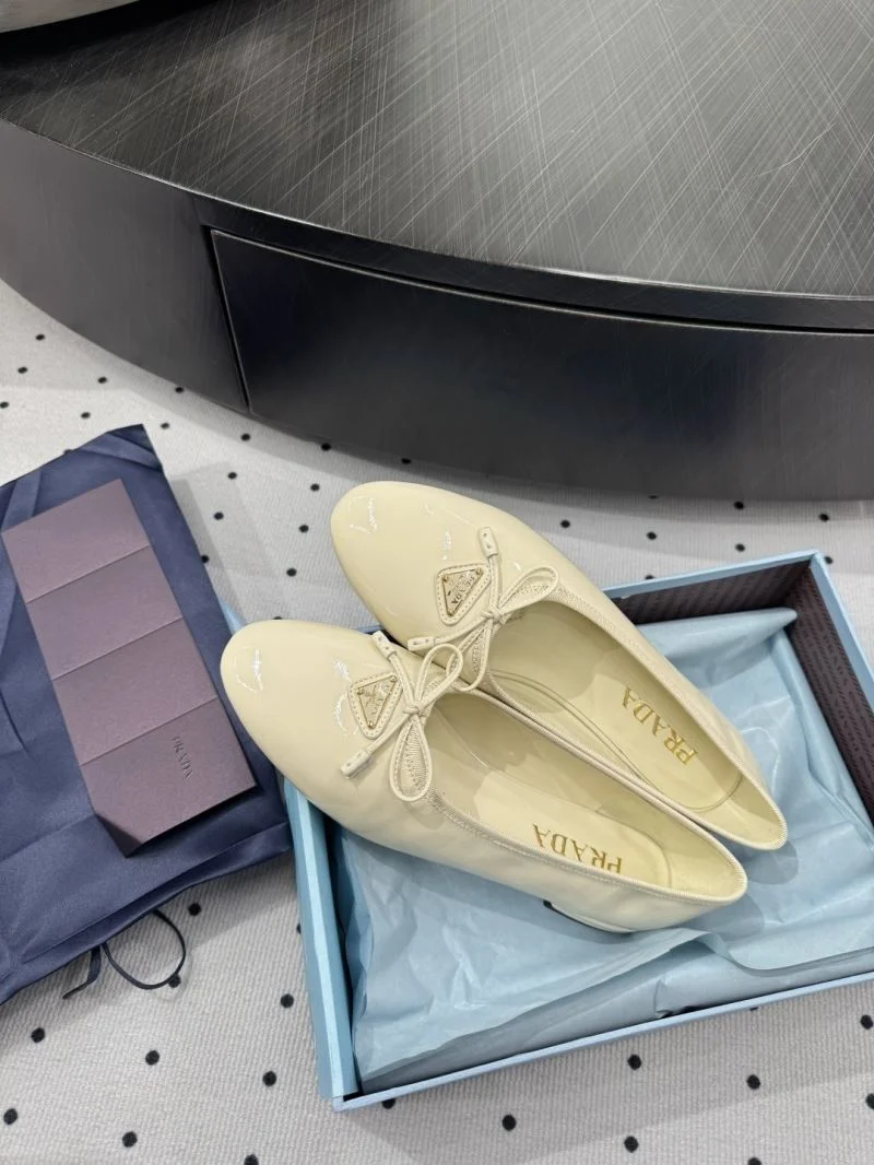 Sleek Prada Low Shoes 35093