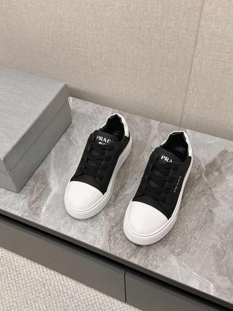 Elegant Prada Low Shoes 35091