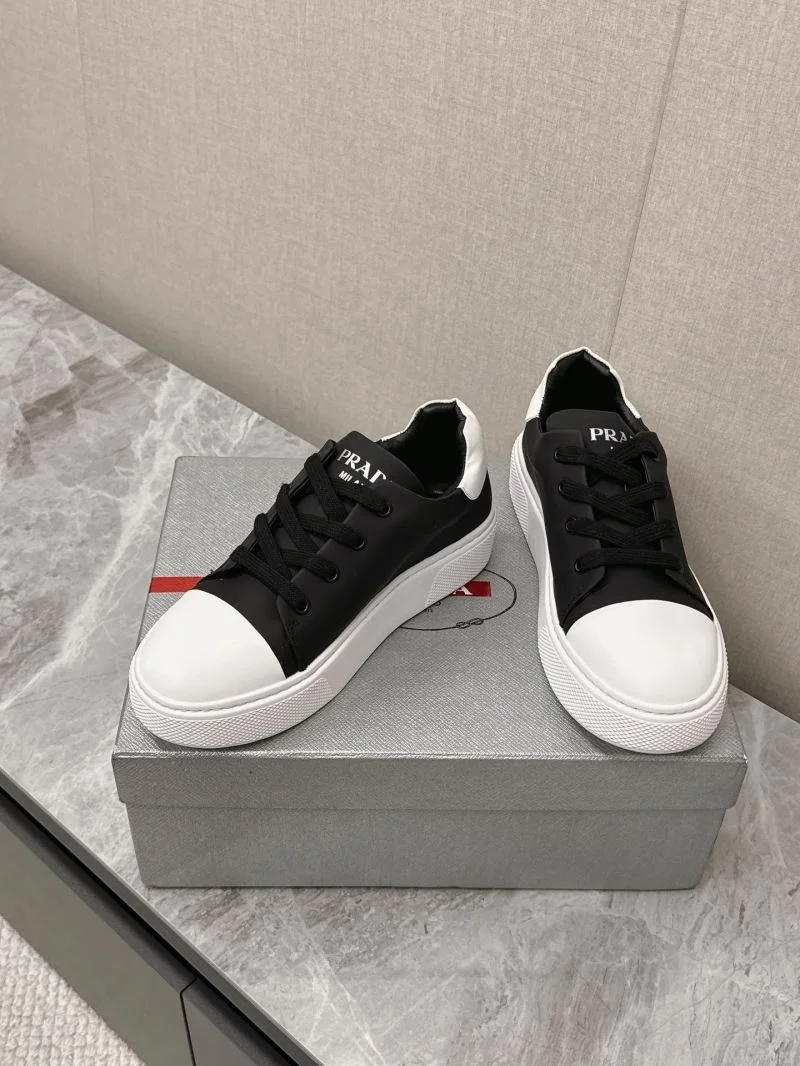 Elegant Prada Low Shoes 35091