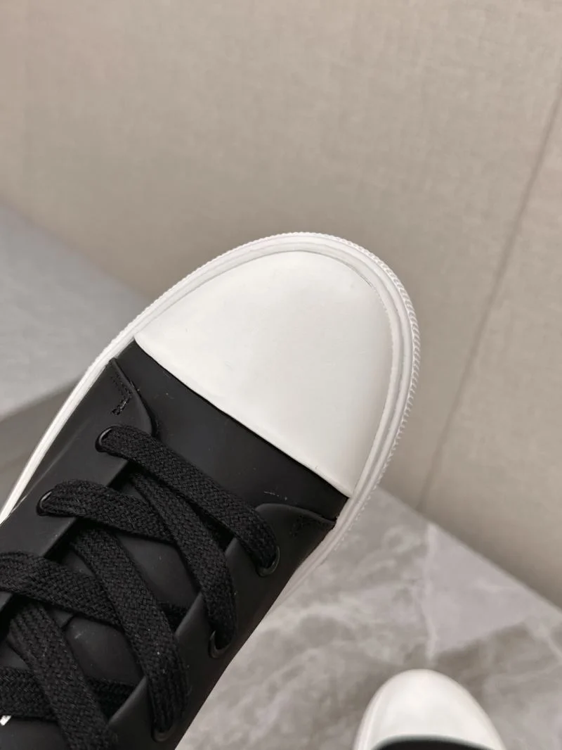 Elegant Prada Low Shoes 35091