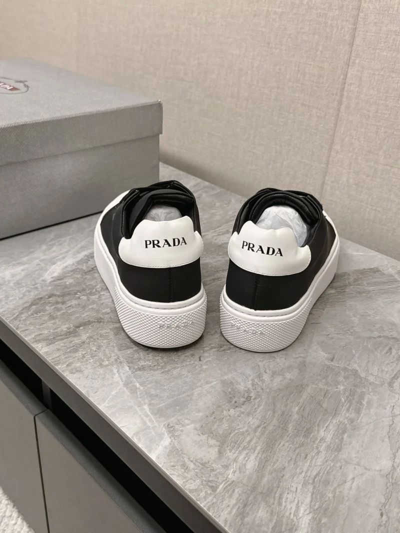 Elegant Prada Low Shoes 35091