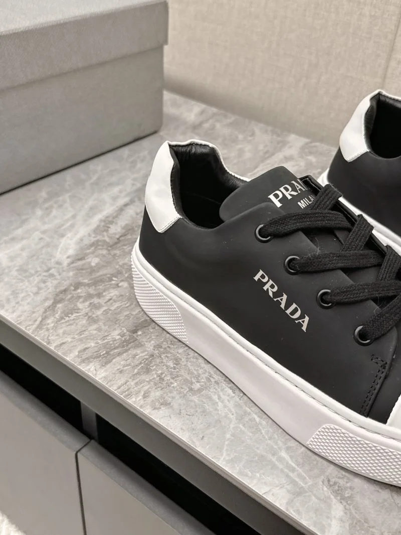 Elegant Prada Low Shoes 35091