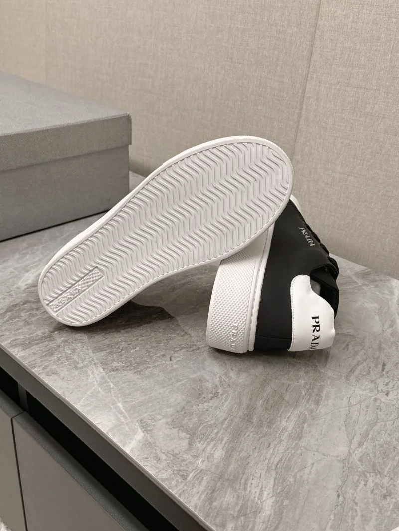 Elegant Prada Low Shoes 35091