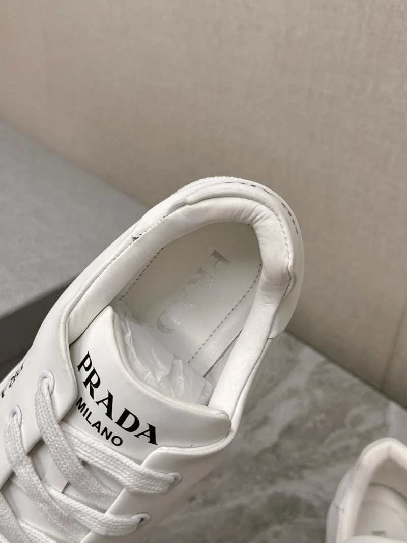 Breathable Prada Low Shoes 35085