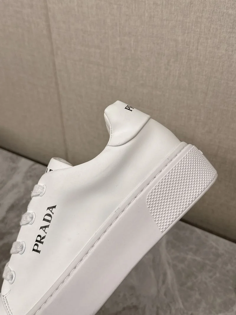 Breathable Prada Low Shoes 35085