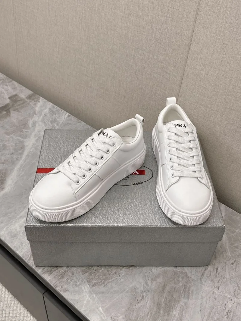 Sophisticated Prada Low Shoes 35074