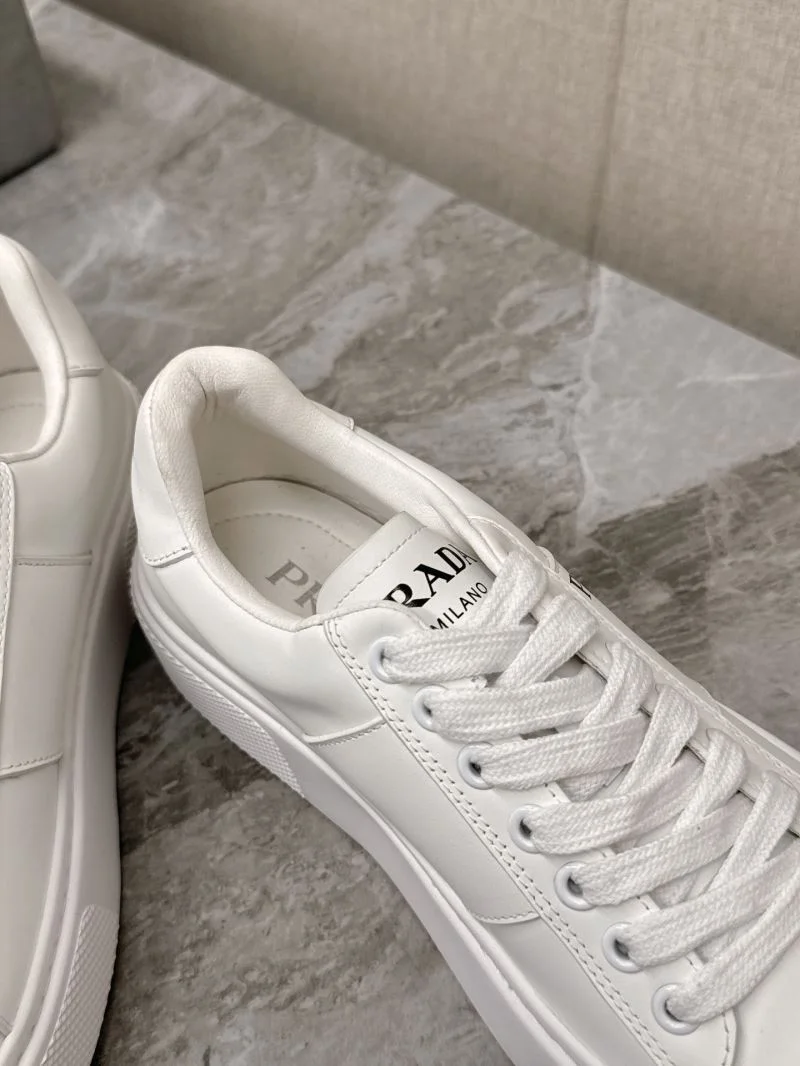 Comfortable Prada Low Shoes 35081