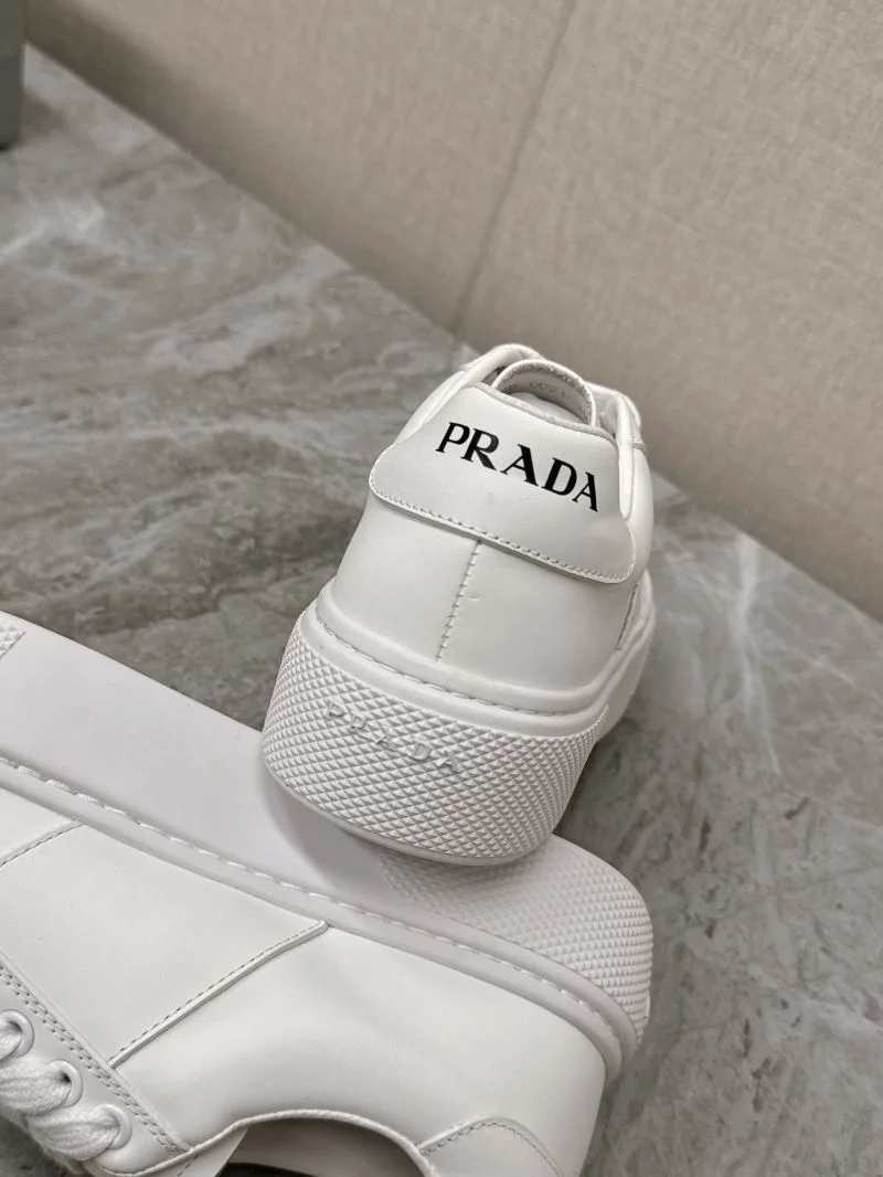 Comfortable Prada Low Shoes 35081