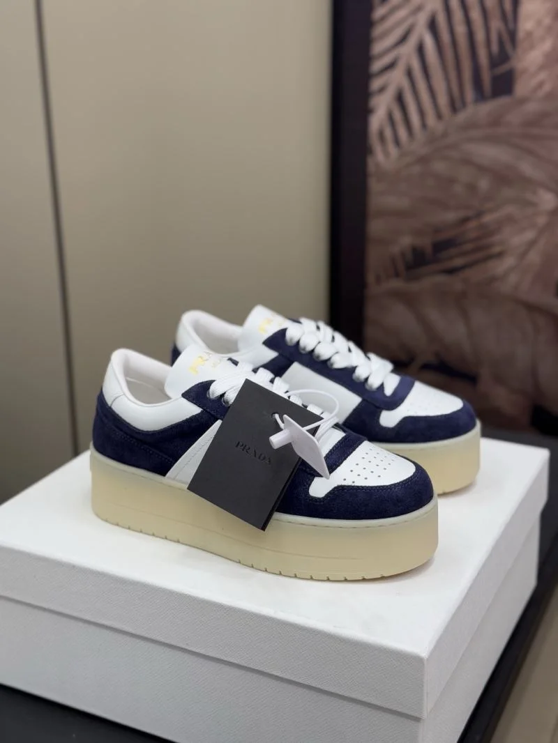 Trendsetting Prada Low Shoes 35075