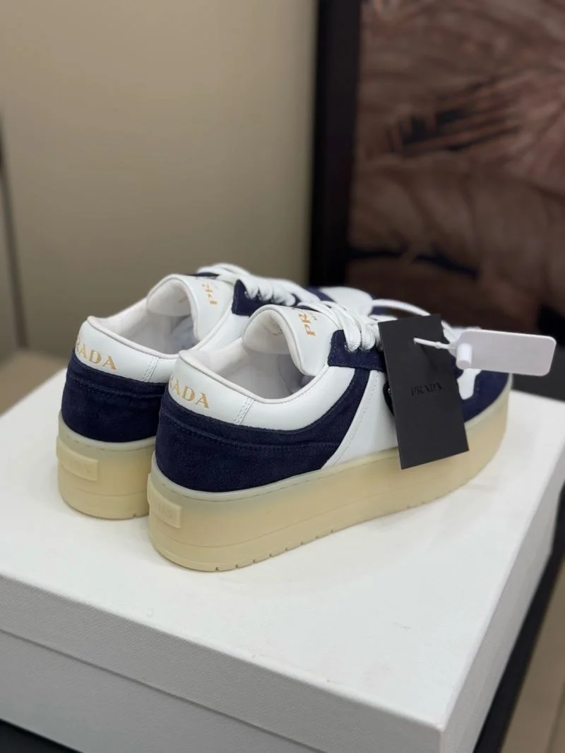 Trendsetting Prada Low Shoes 35075