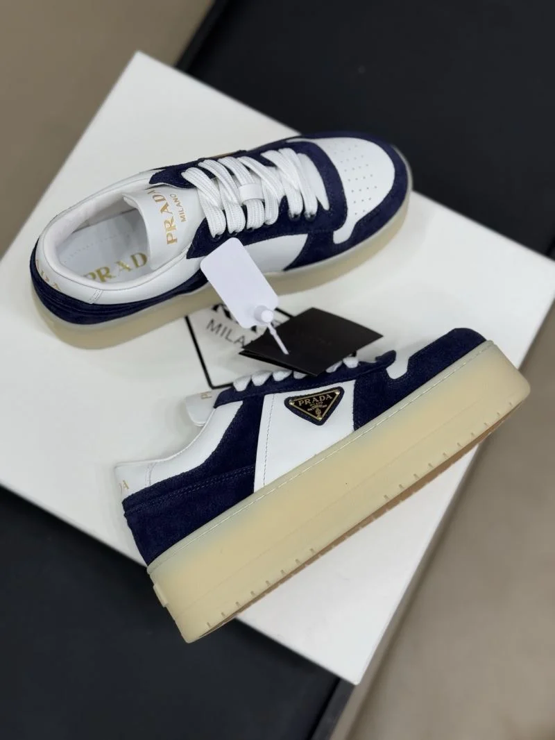 Trendsetting Prada Low Shoes 35075