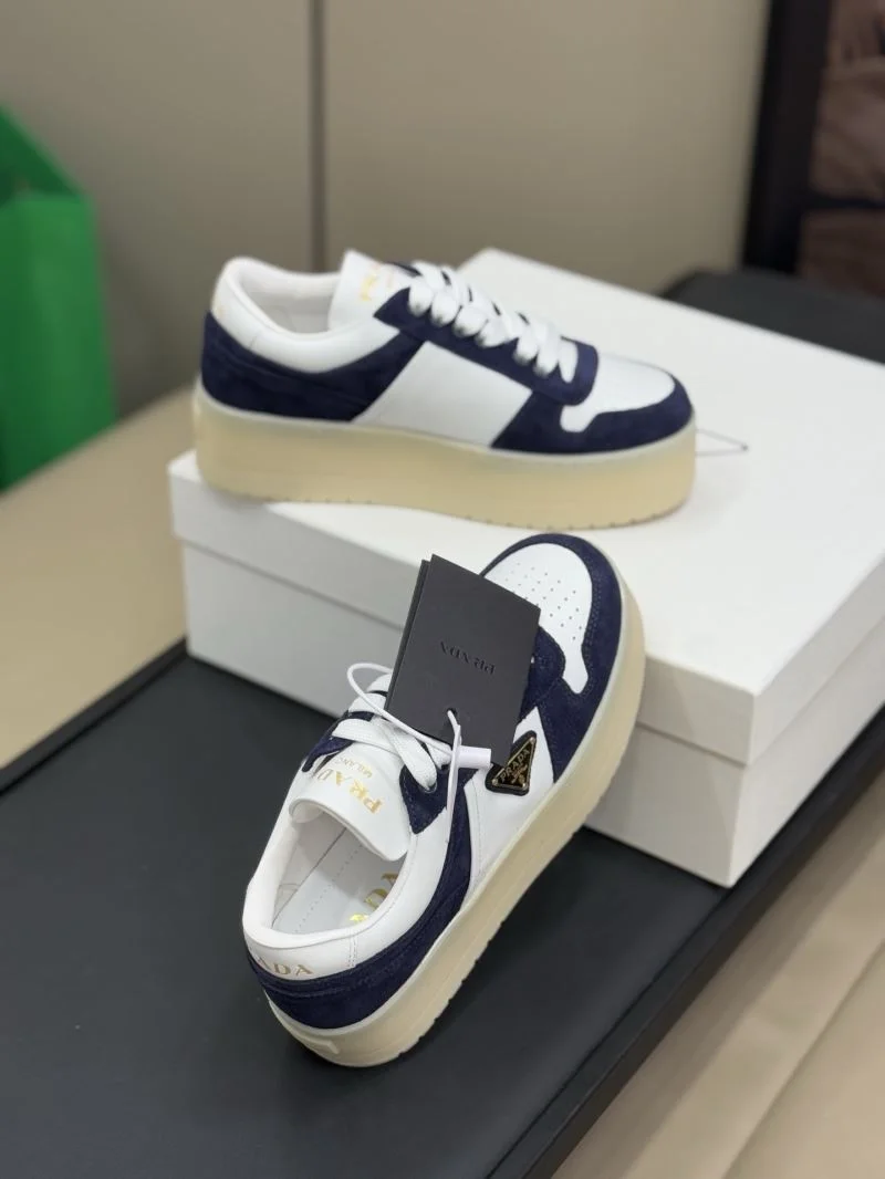 Trendsetting Prada Low Shoes 35075