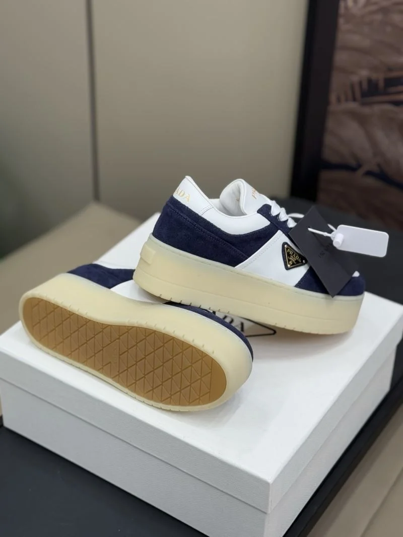 Trendsetting Prada Low Shoes 35075