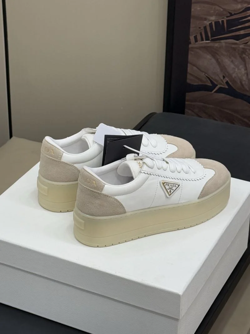 Prada Low Shoes Durable 35065