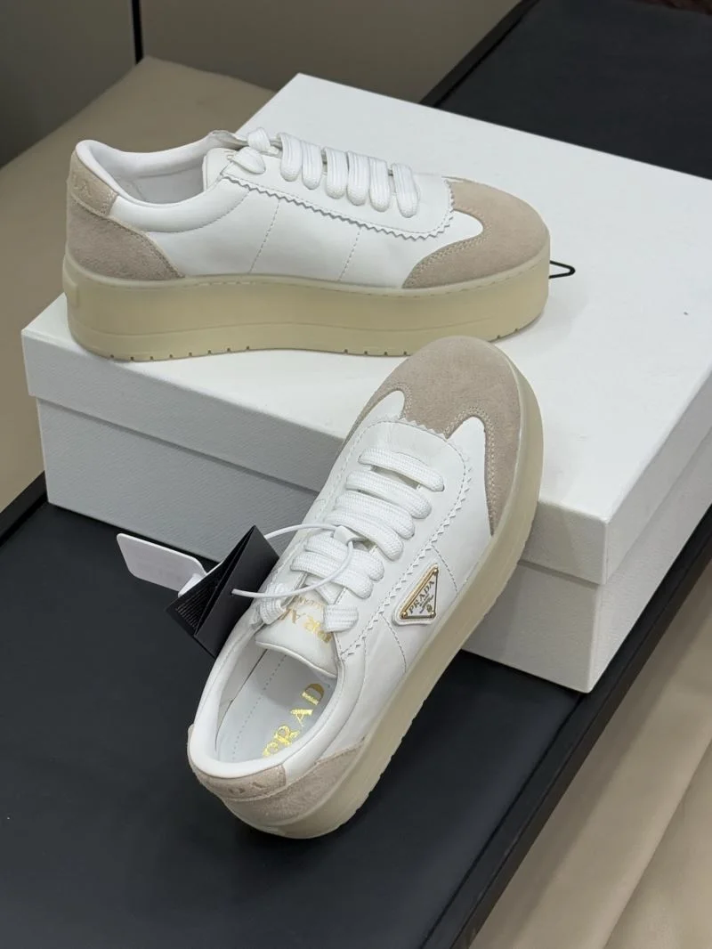 Prada Low Shoes Durable 35065