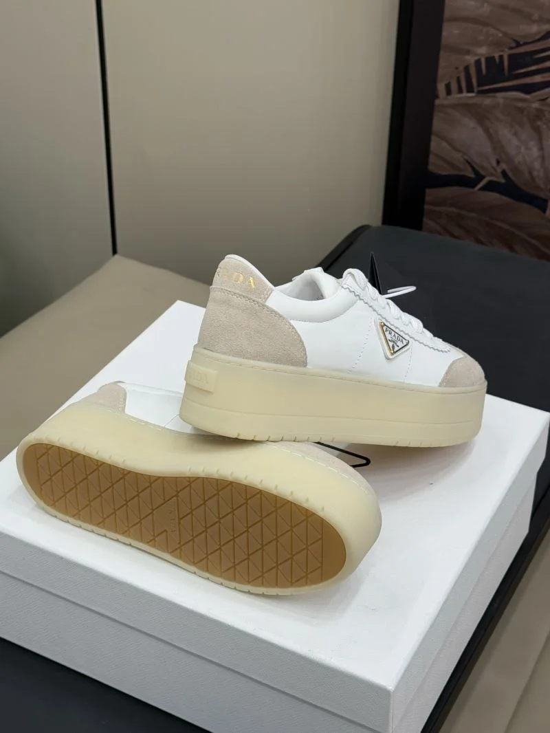 Prada Low Shoes Durable 35065