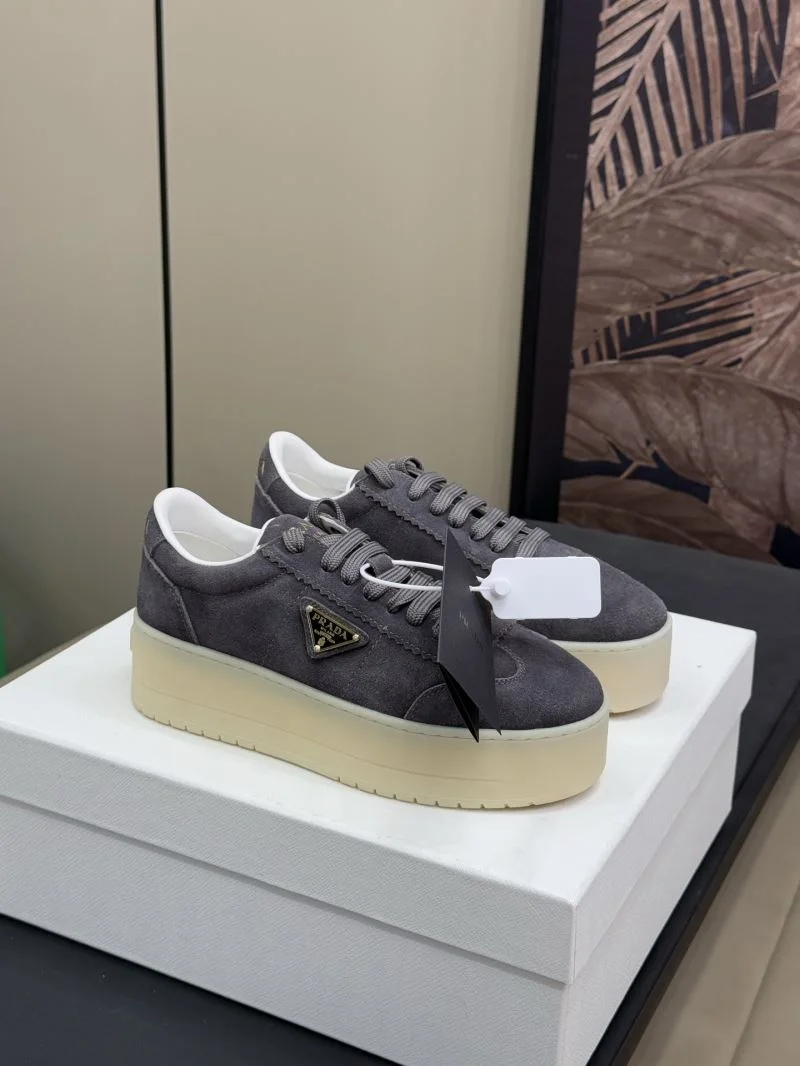 Prada Low Shoes Breathable 35067