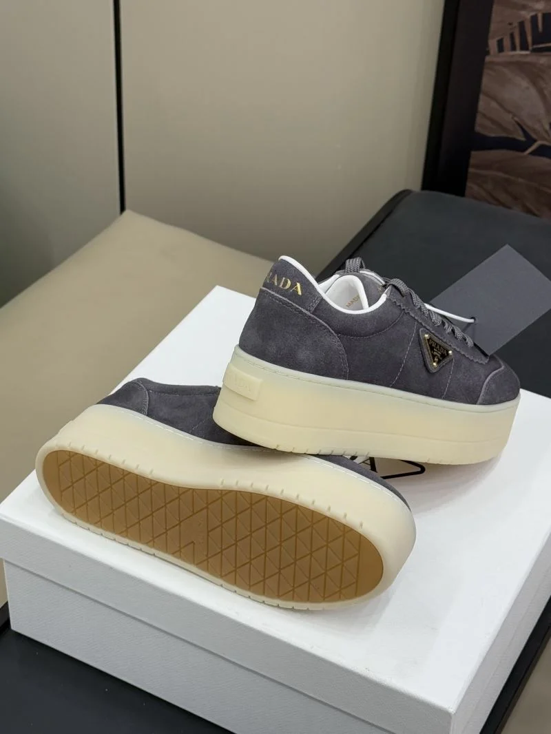 Prada Low Shoes Breathable 35067