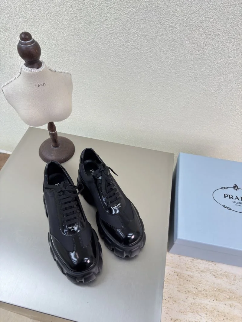 Prada Low Shoes Stylish 35084
