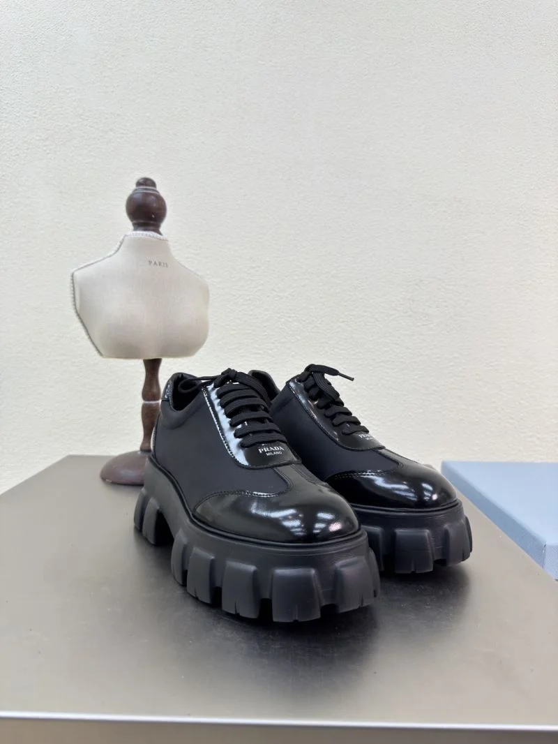Prada Low Shoes Stylish 35084