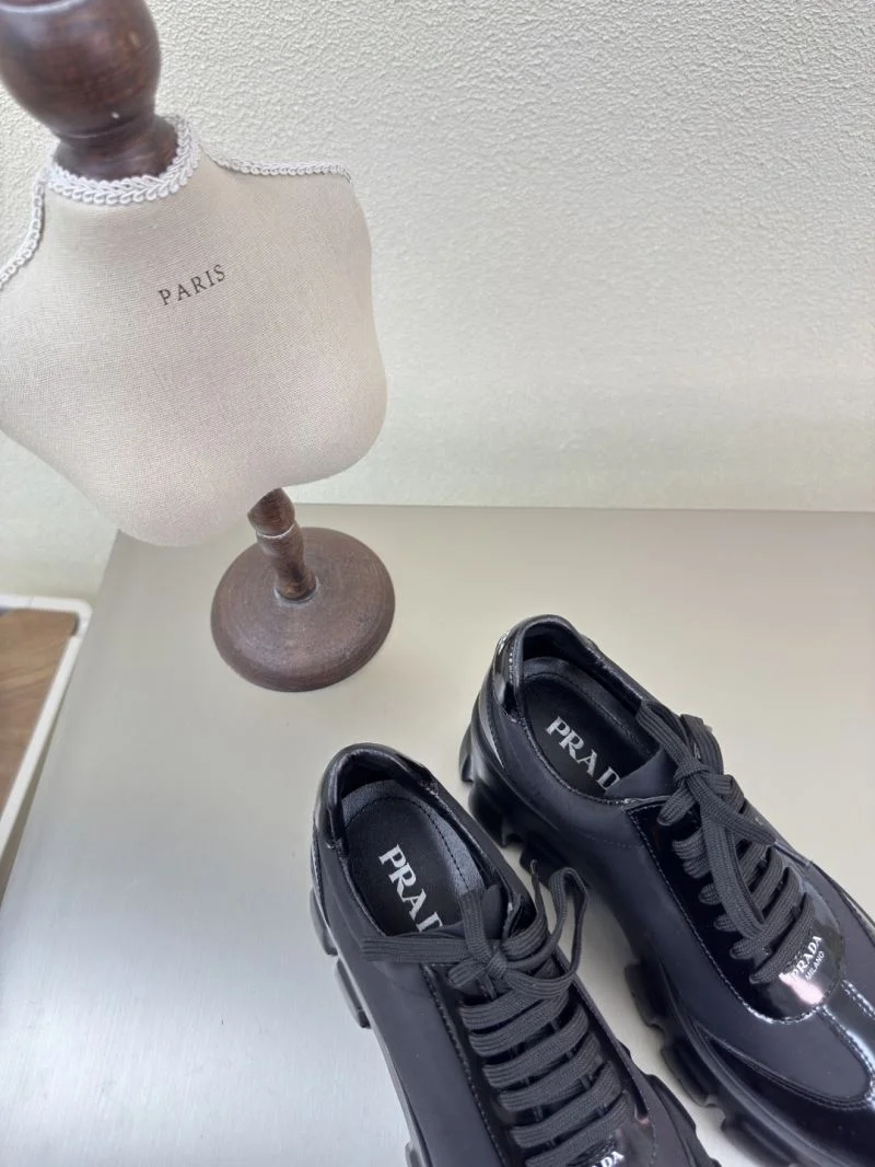 Prada Low Shoes Stylish 35084