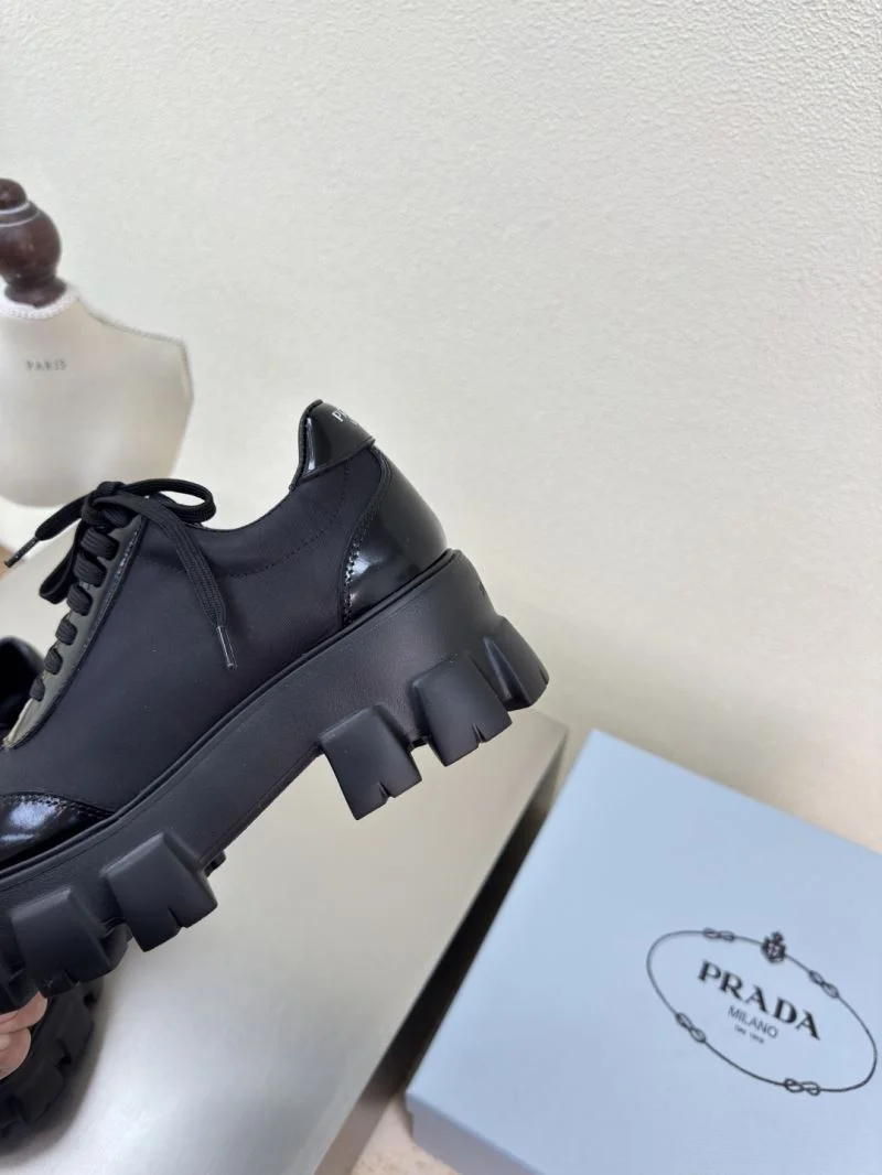 Prada Low Shoes Stylish 35084
