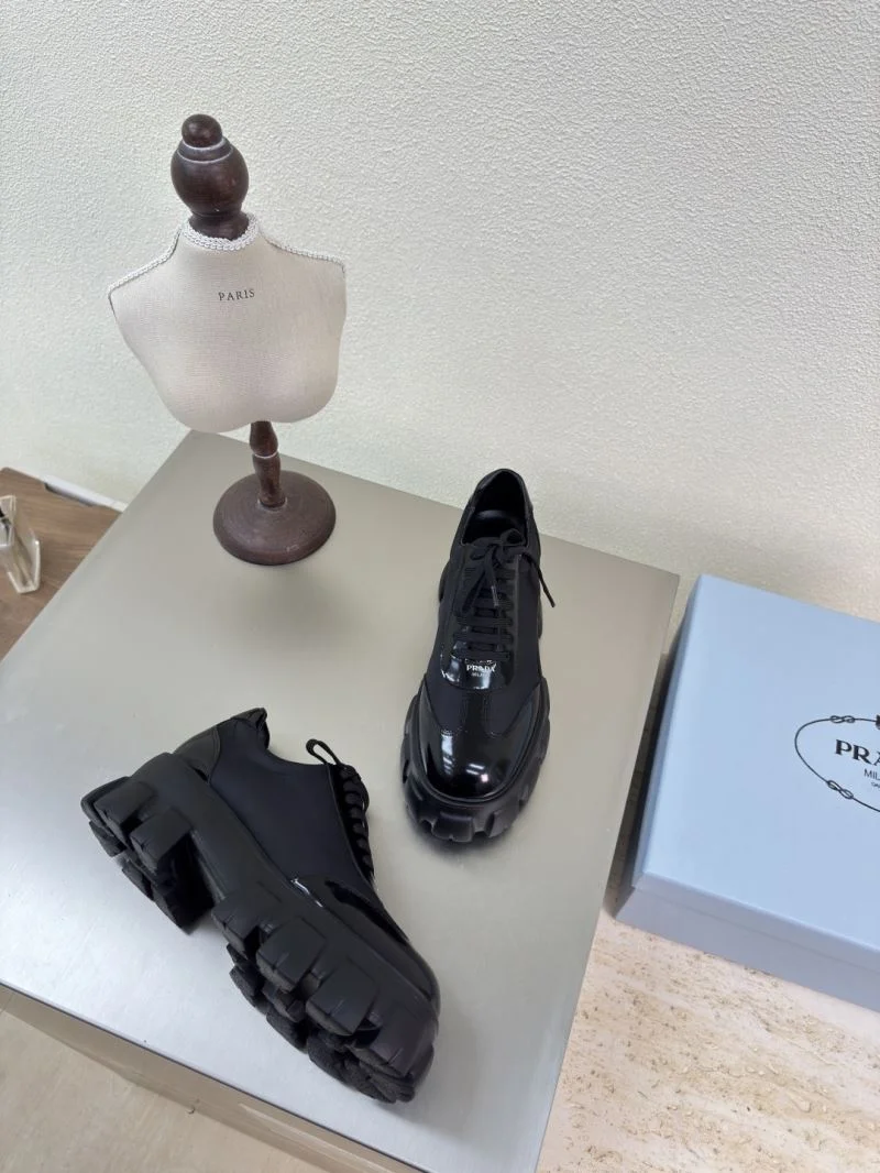 Prada Low Shoes Stylish 35084