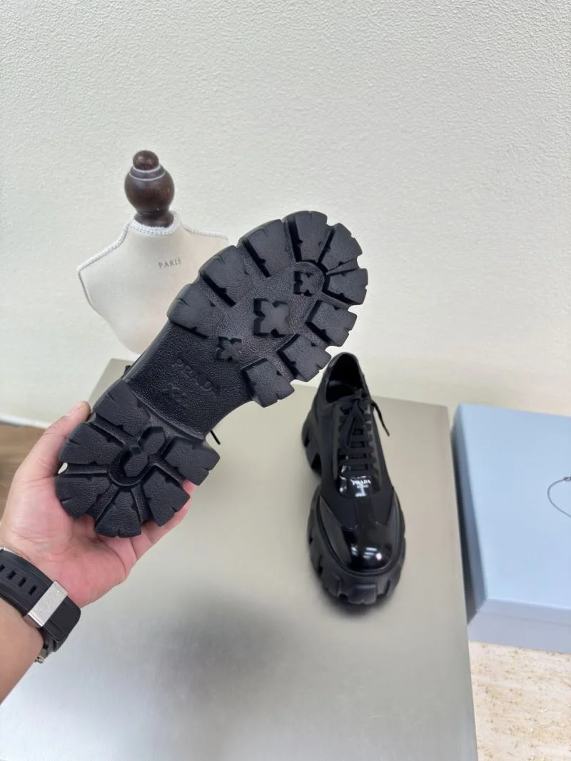 Prada Low Shoes Stylish 35084