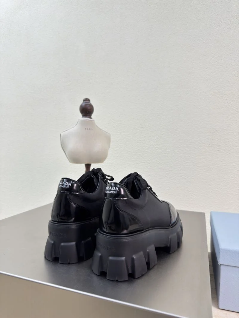 Prada Low Shoes Stylish 35084