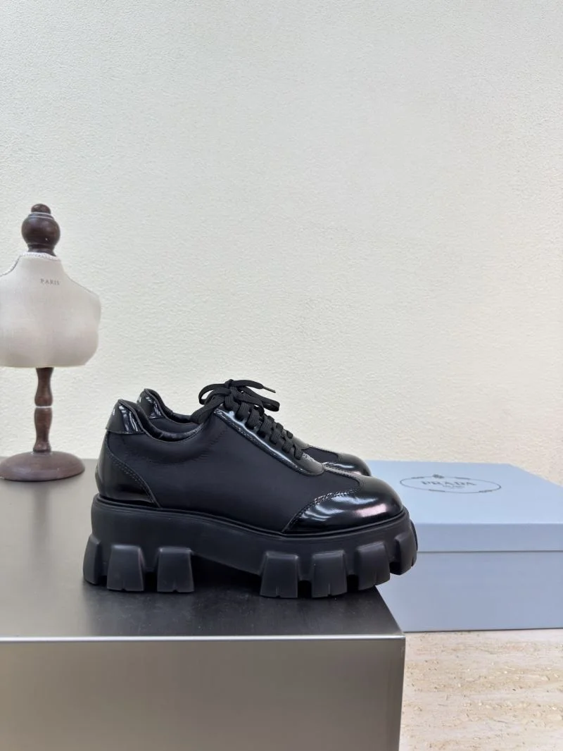 Prada Low Shoes Stylish 35084