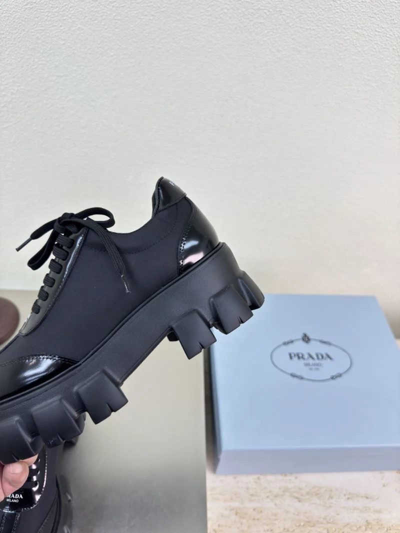 Prada Low Shoes Stylish 35084