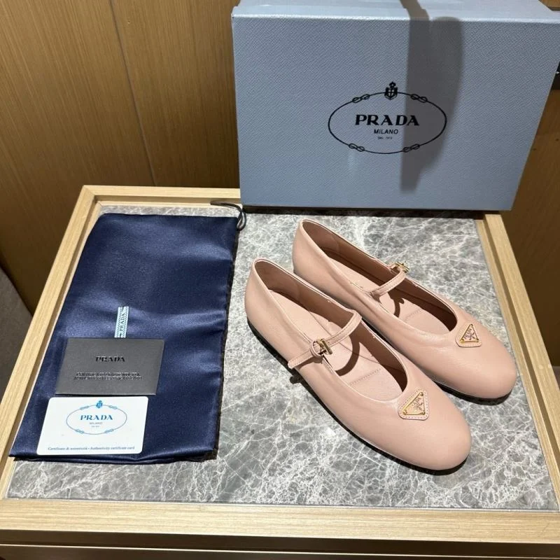 Modern Prada Low Shoes 34838