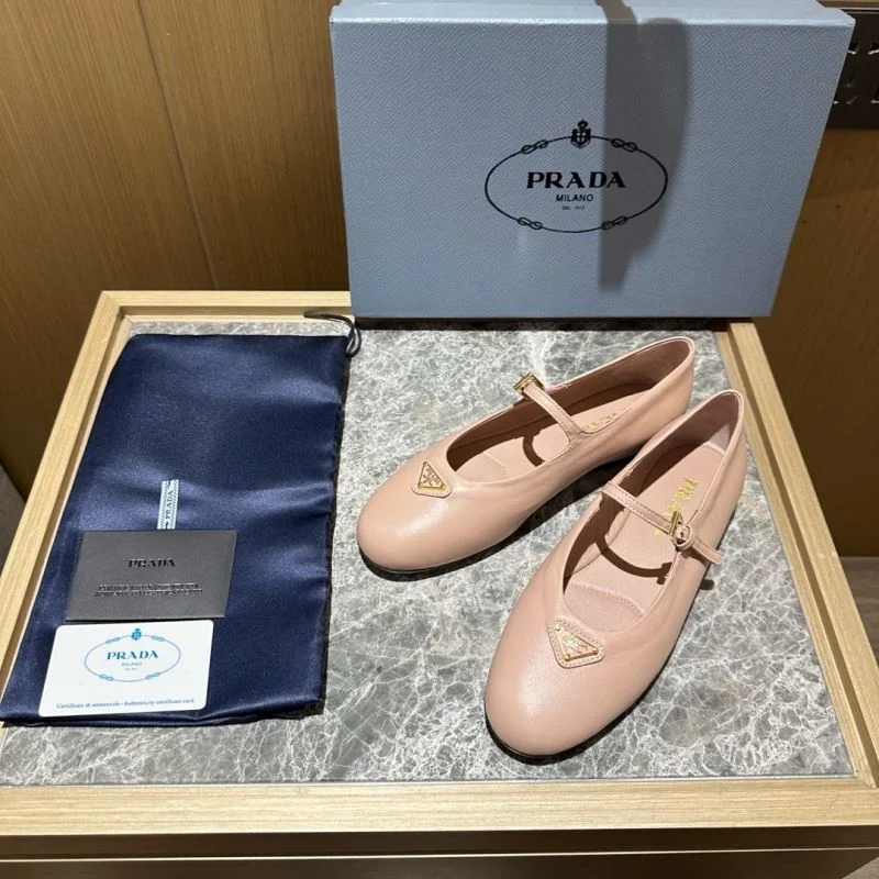 Modern Prada Low Shoes 34838