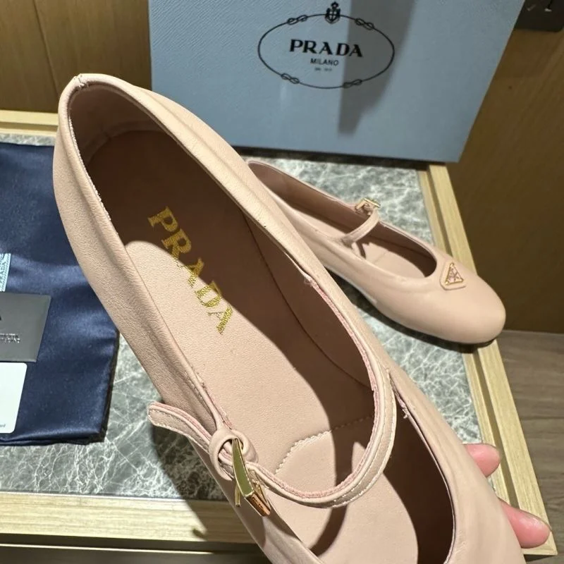 Modern Prada Low Shoes 34838