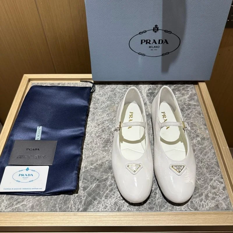 Prada Low Shoes Stretchable 34824