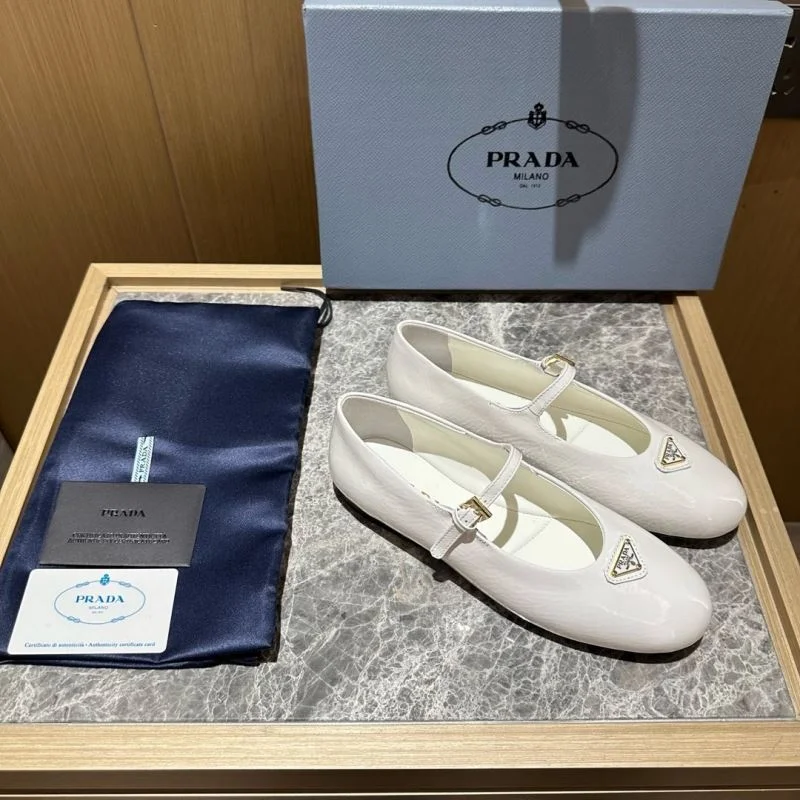 Prada Low Shoes Stretchable 34824