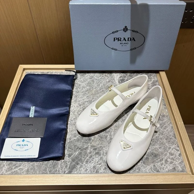 Prada Low Shoes Stretchable 34824