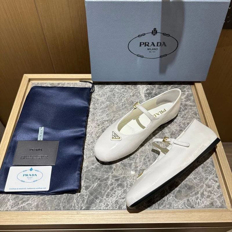 Prada Low Shoes Stretchable 34824