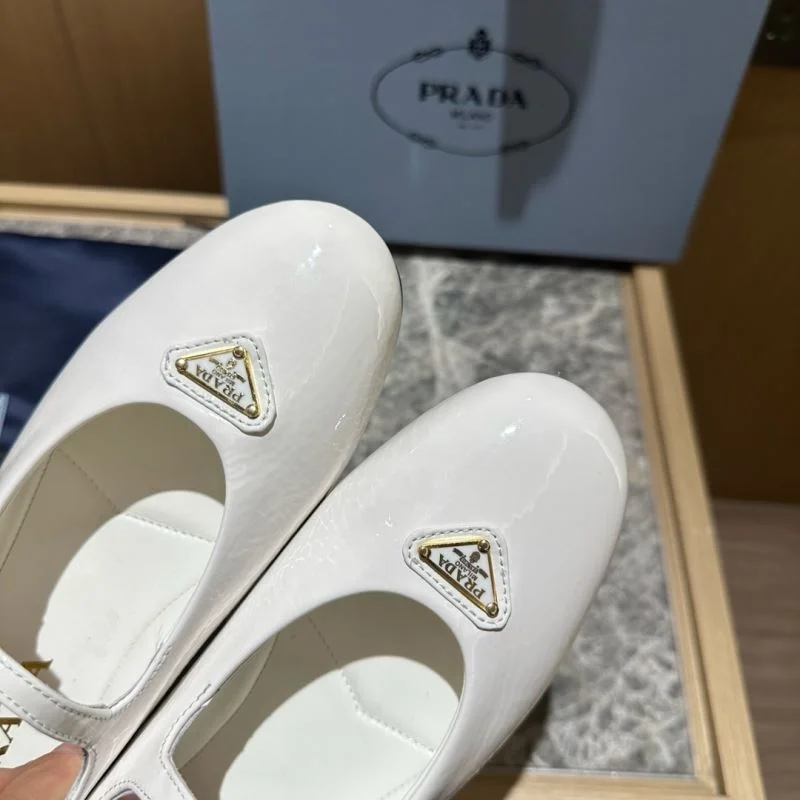 Prada Low Shoes Stretchable 34824
