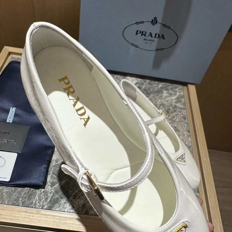 Prada Low Shoes Stretchable 34824