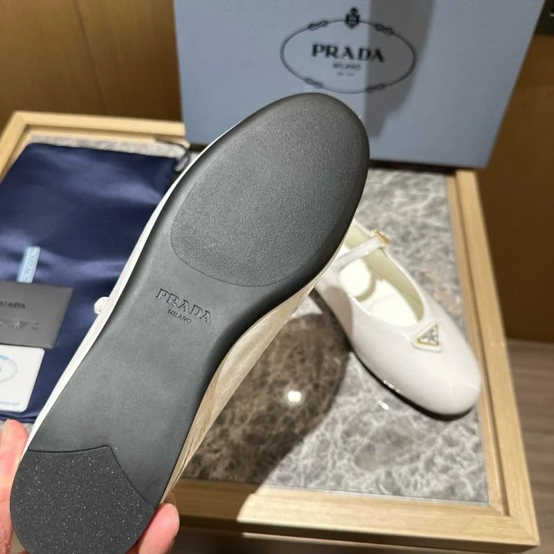Prada Low Shoes Stretchable 34824