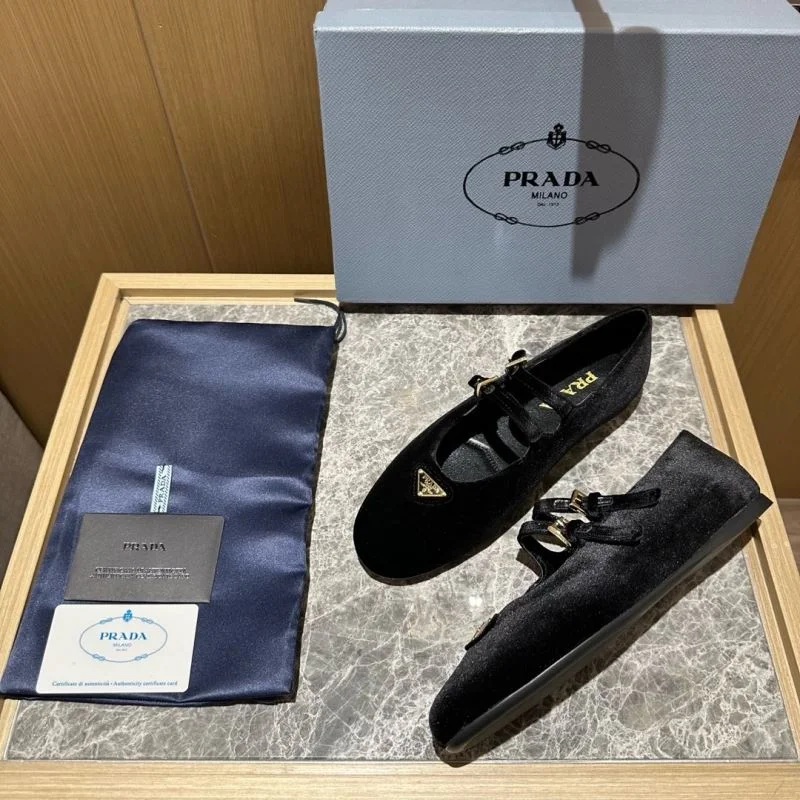 Prada Low Shoes Classic 34842