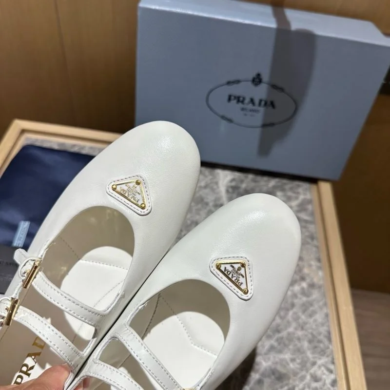 ComfortFit Prada Low Shoes 34839