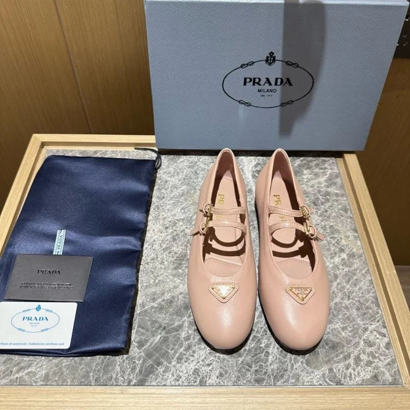 Snug Prada Low Shoes 34837