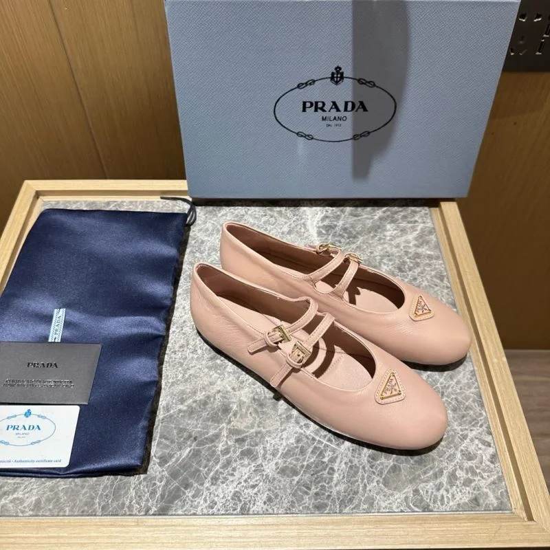 Snug Prada Low Shoes 34837