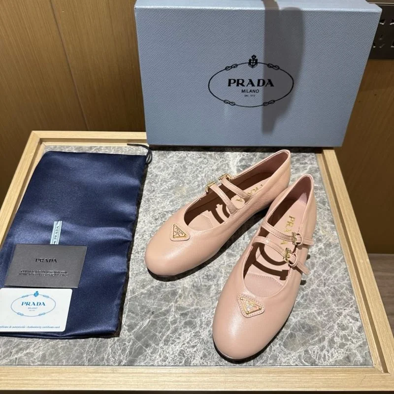 Snug Prada Low Shoes 34837