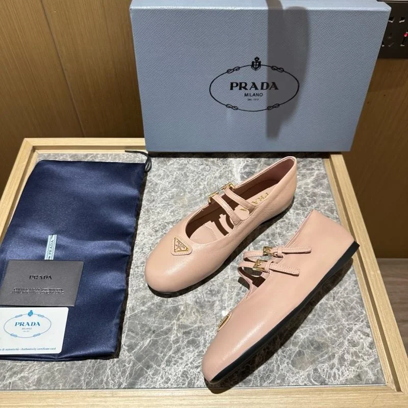 Snug Prada Low Shoes 34837