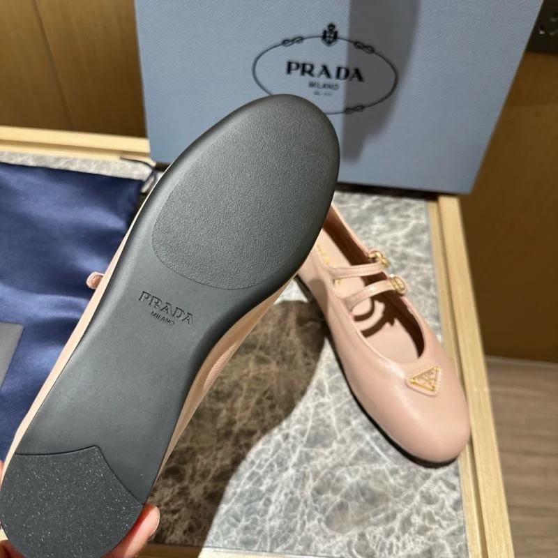 Snug Prada Low Shoes 34837