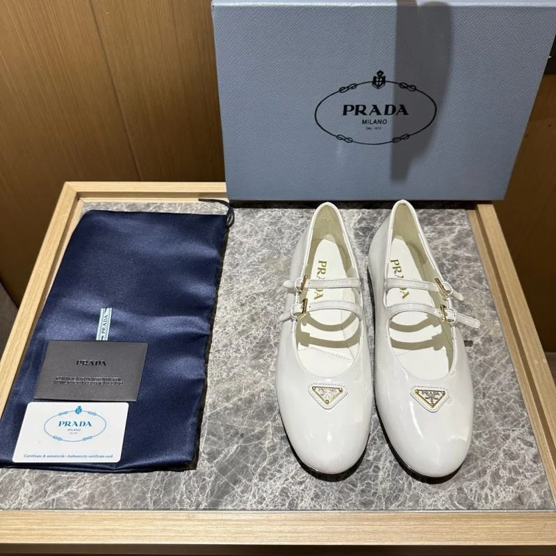 TimelessDesign Prada Low Shoes 34830