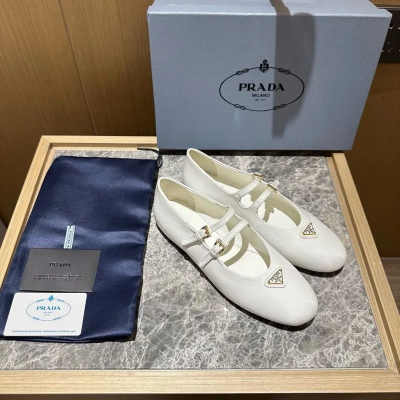TimelessDesign Prada Low Shoes 34830